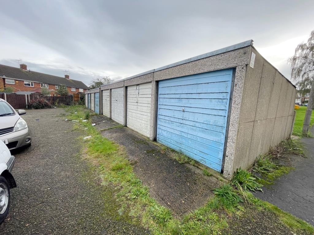Lot: 61 - FREEHOLD LAND & SIX LOCK-UP GARAGES - Garages looking right to left